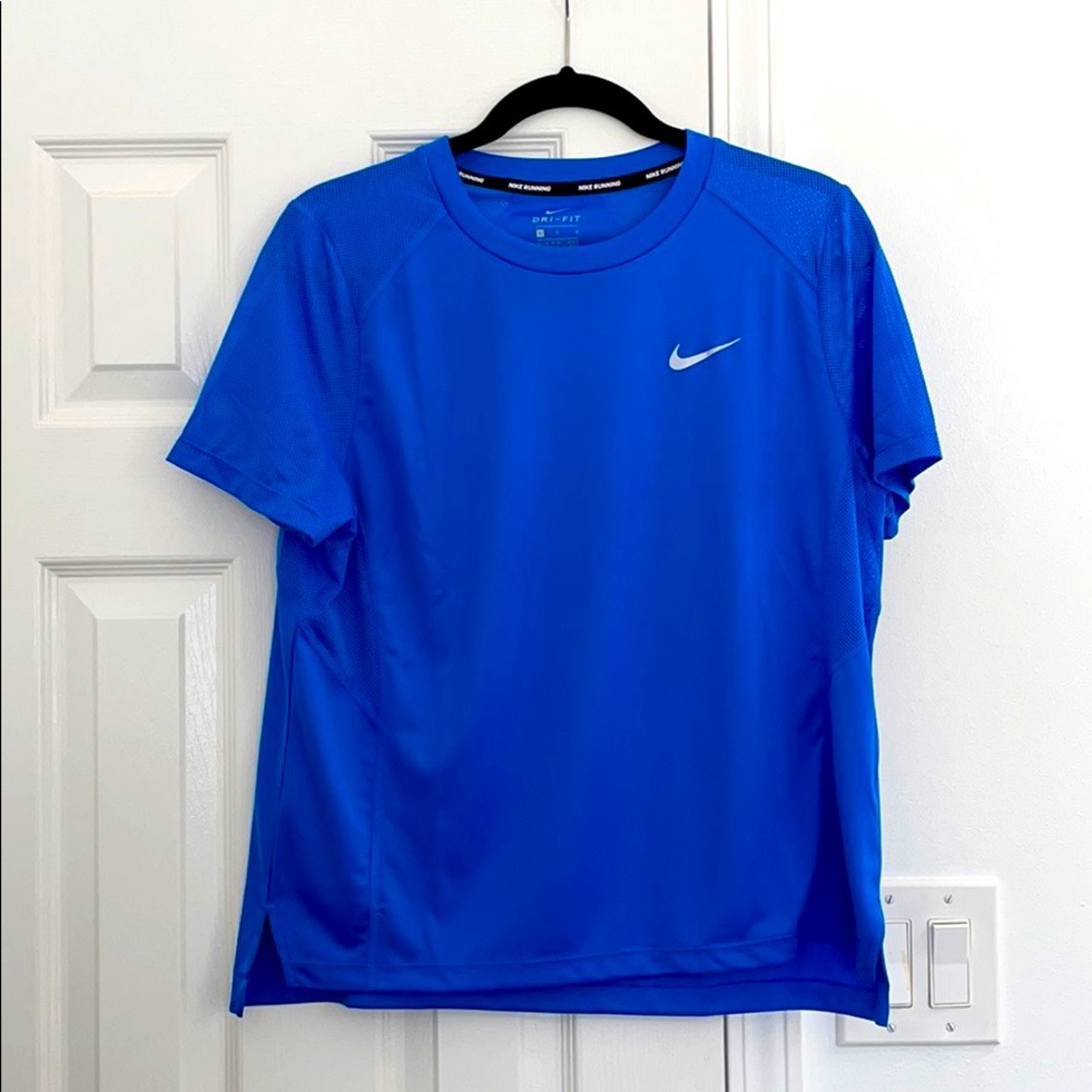 Women’s Nike T-shirt